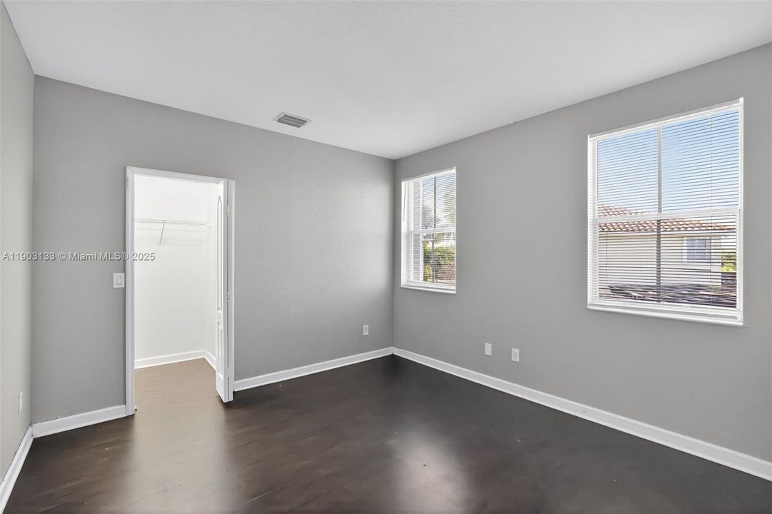 Active With Contract: $931,000 (5 beds, 3 baths, 3670 Square Feet)