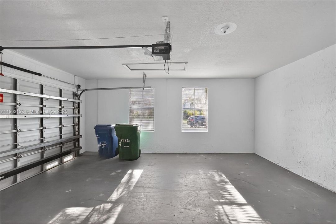 Active With Contract: $931,000 (5 beds, 3 baths, 3670 Square Feet)