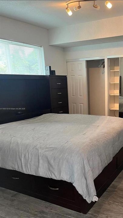 Recently Rented: $1,295 (0 beds, 1 baths, 1784 Square Feet)