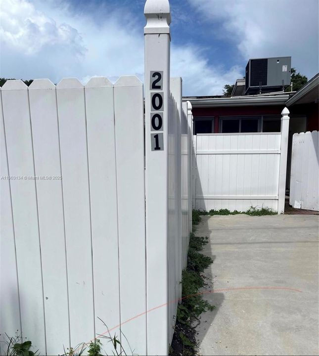 Recently Rented: $1,295 (0 beds, 1 baths, 1784 Square Feet)