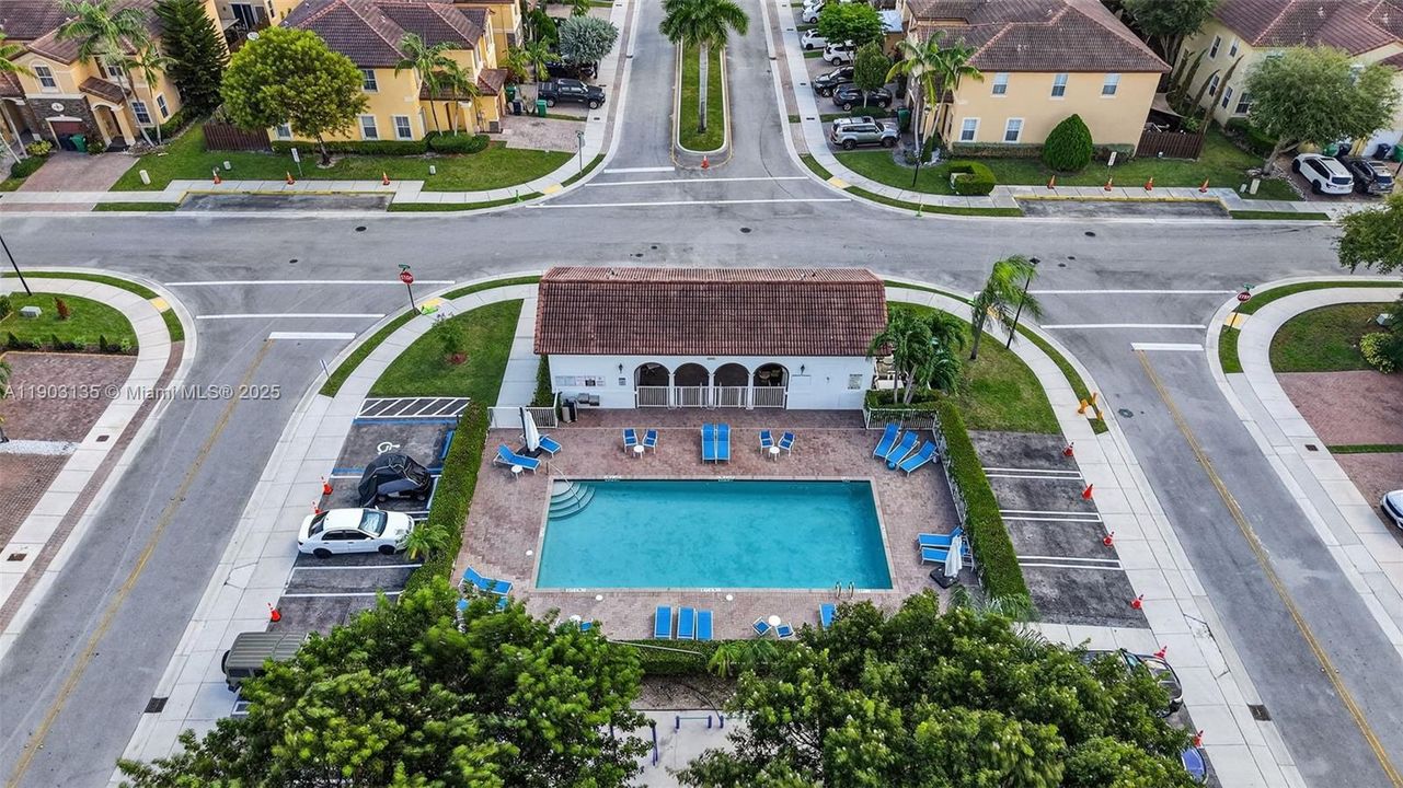 Activo con contrato: $620,000 (3 camas, 2 baños, 1704 Pies cuadrados)