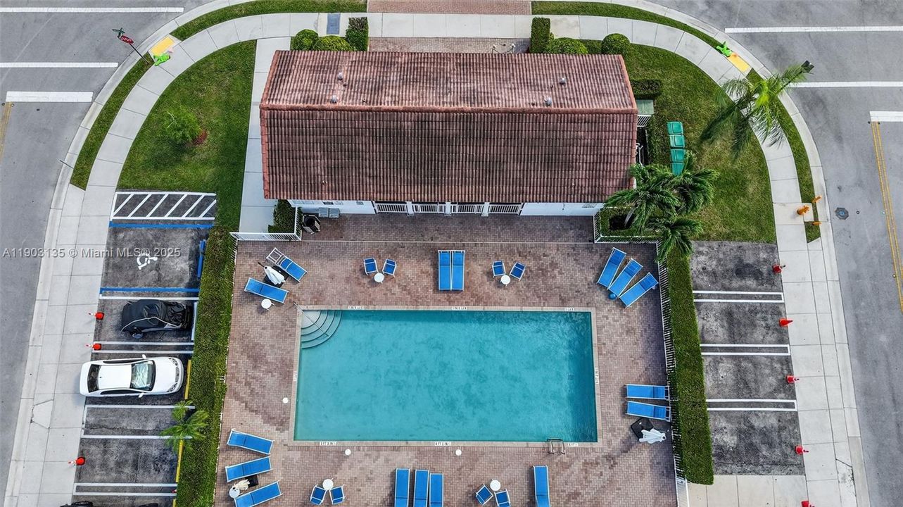 Activo con contrato: $620,000 (3 camas, 2 baños, 1704 Pies cuadrados)