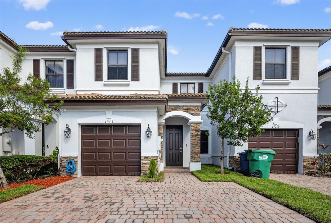 Activo con contrato: $620,000 (3 camas, 2 baños, 1704 Pies cuadrados)