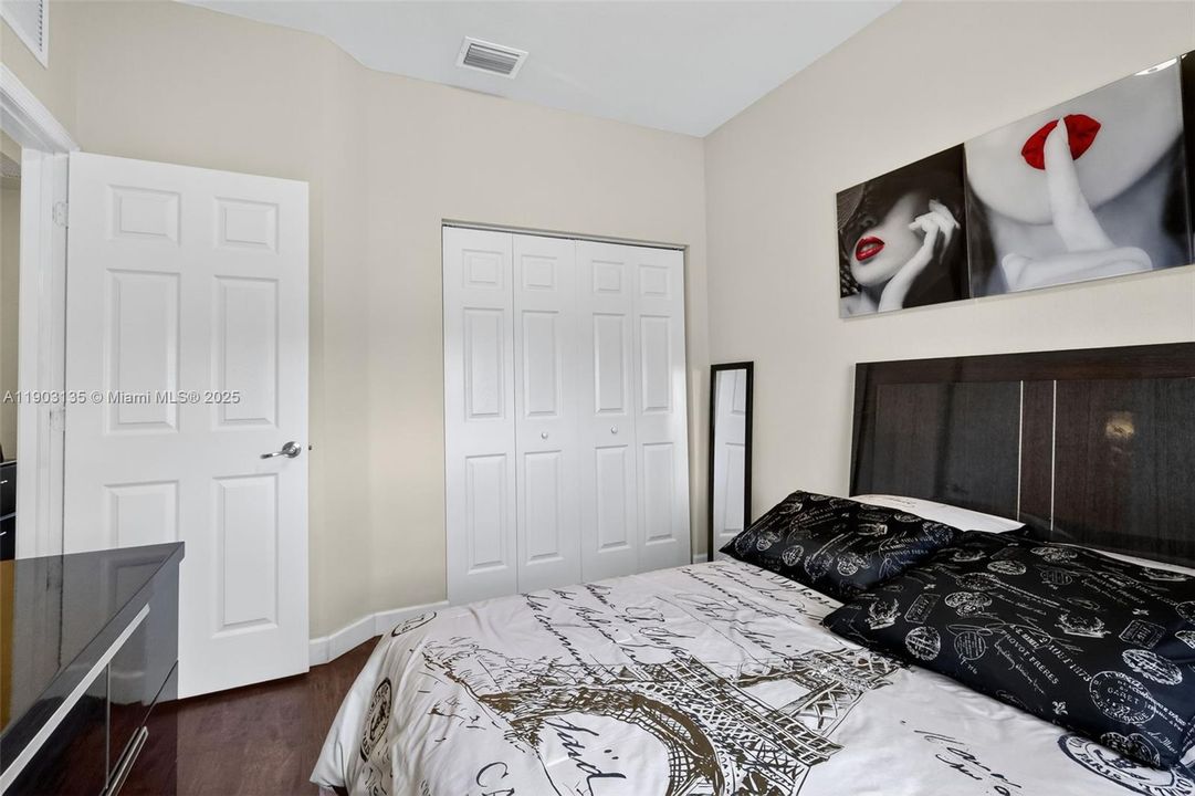 Activo con contrato: $620,000 (3 camas, 2 baños, 1704 Pies cuadrados)