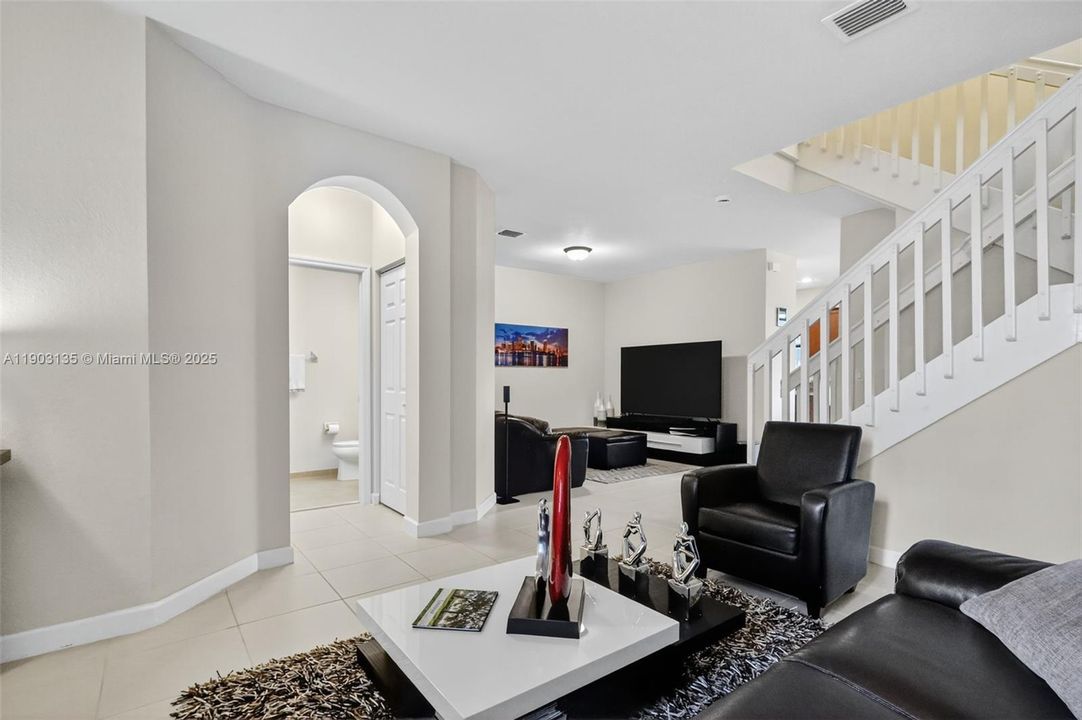 Activo con contrato: $620,000 (3 camas, 2 baños, 1704 Pies cuadrados)