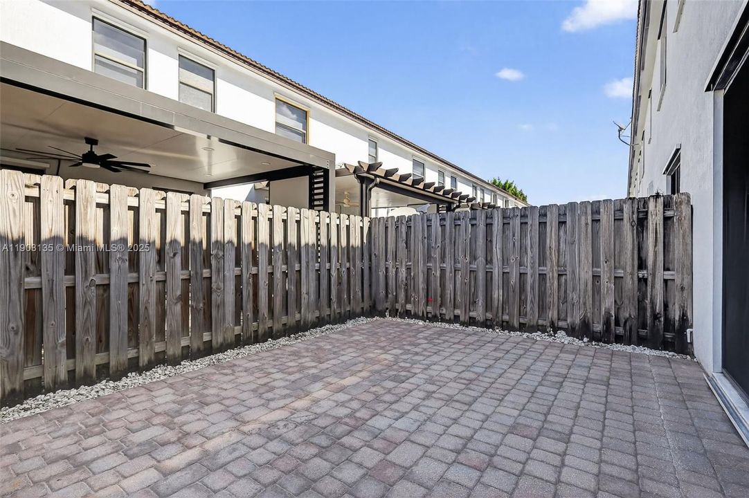 Activo con contrato: $620,000 (3 camas, 2 baños, 1704 Pies cuadrados)