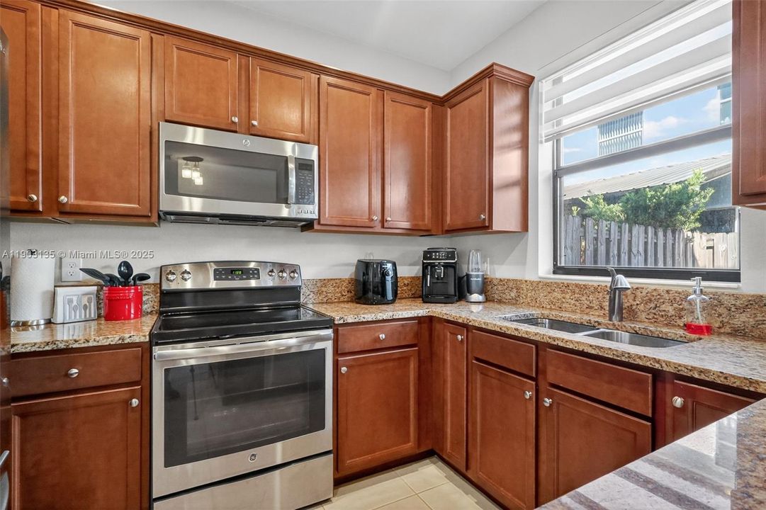 Activo con contrato: $620,000 (3 camas, 2 baños, 1704 Pies cuadrados)