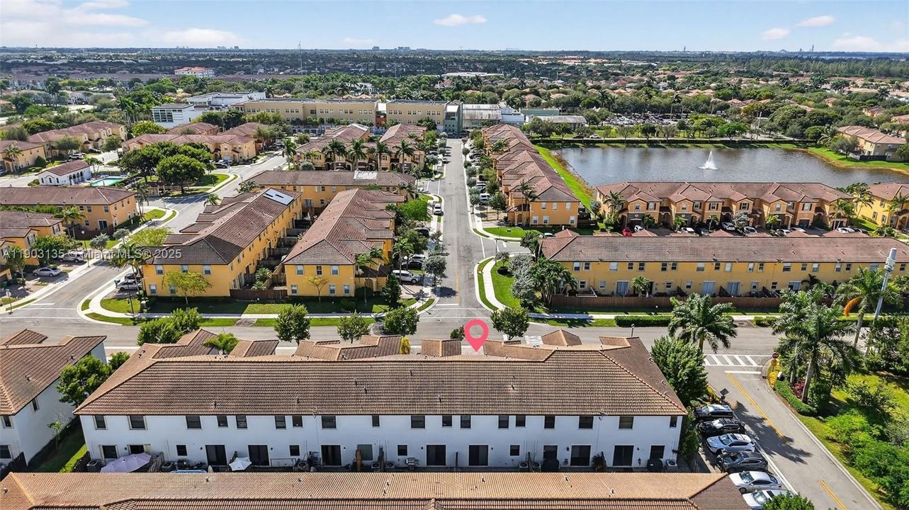 Activo con contrato: $620,000 (3 camas, 2 baños, 1704 Pies cuadrados)