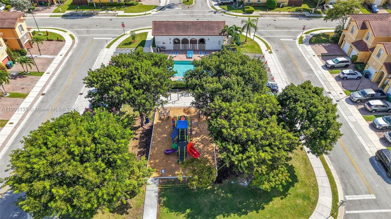 Activo con contrato: $620,000 (3 camas, 2 baños, 1704 Pies cuadrados)