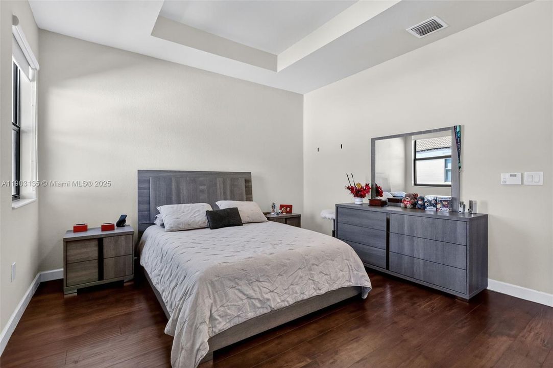 Activo con contrato: $620,000 (3 camas, 2 baños, 1704 Pies cuadrados)