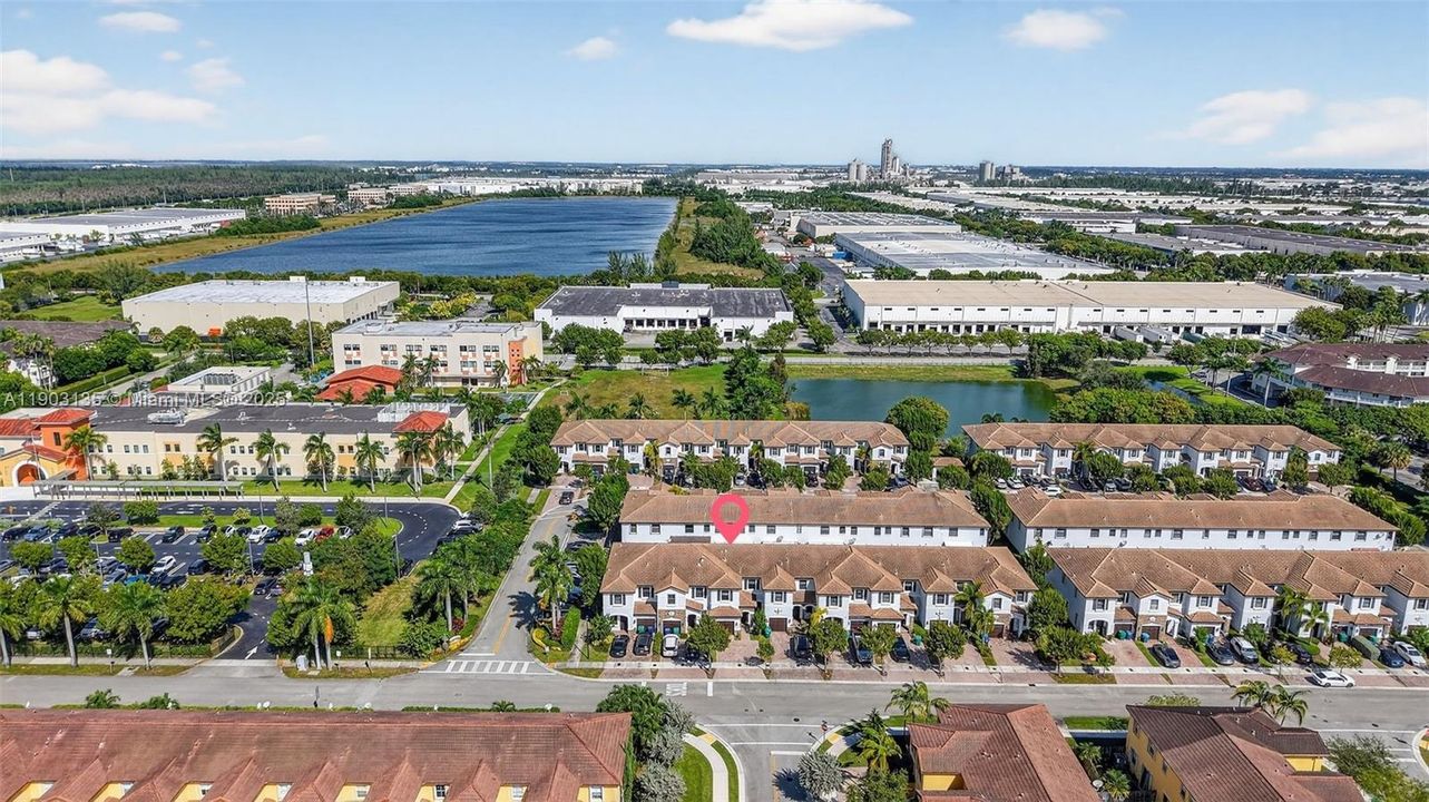 Activo con contrato: $620,000 (3 camas, 2 baños, 1704 Pies cuadrados)