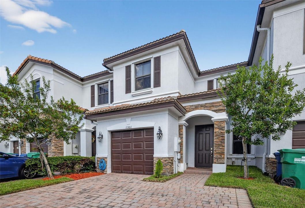 Activo con contrato: $620,000 (3 camas, 2 baños, 1704 Pies cuadrados)