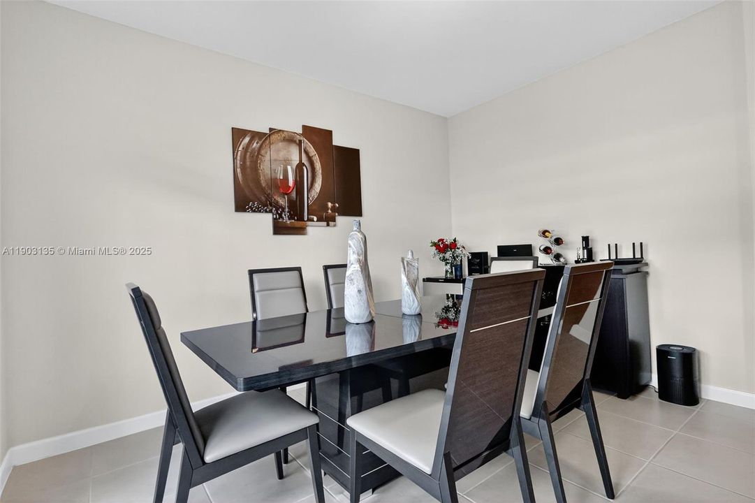 Activo con contrato: $620,000 (3 camas, 2 baños, 1704 Pies cuadrados)