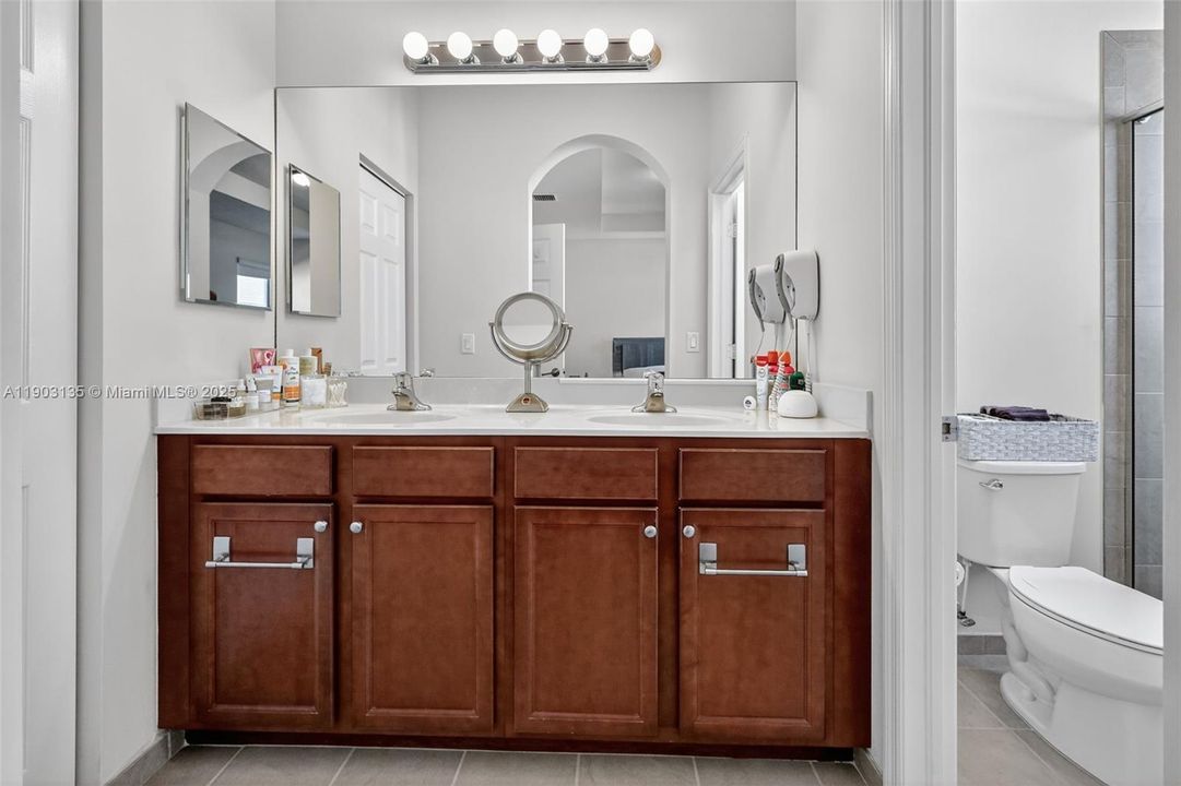 Activo con contrato: $620,000 (3 camas, 2 baños, 1704 Pies cuadrados)