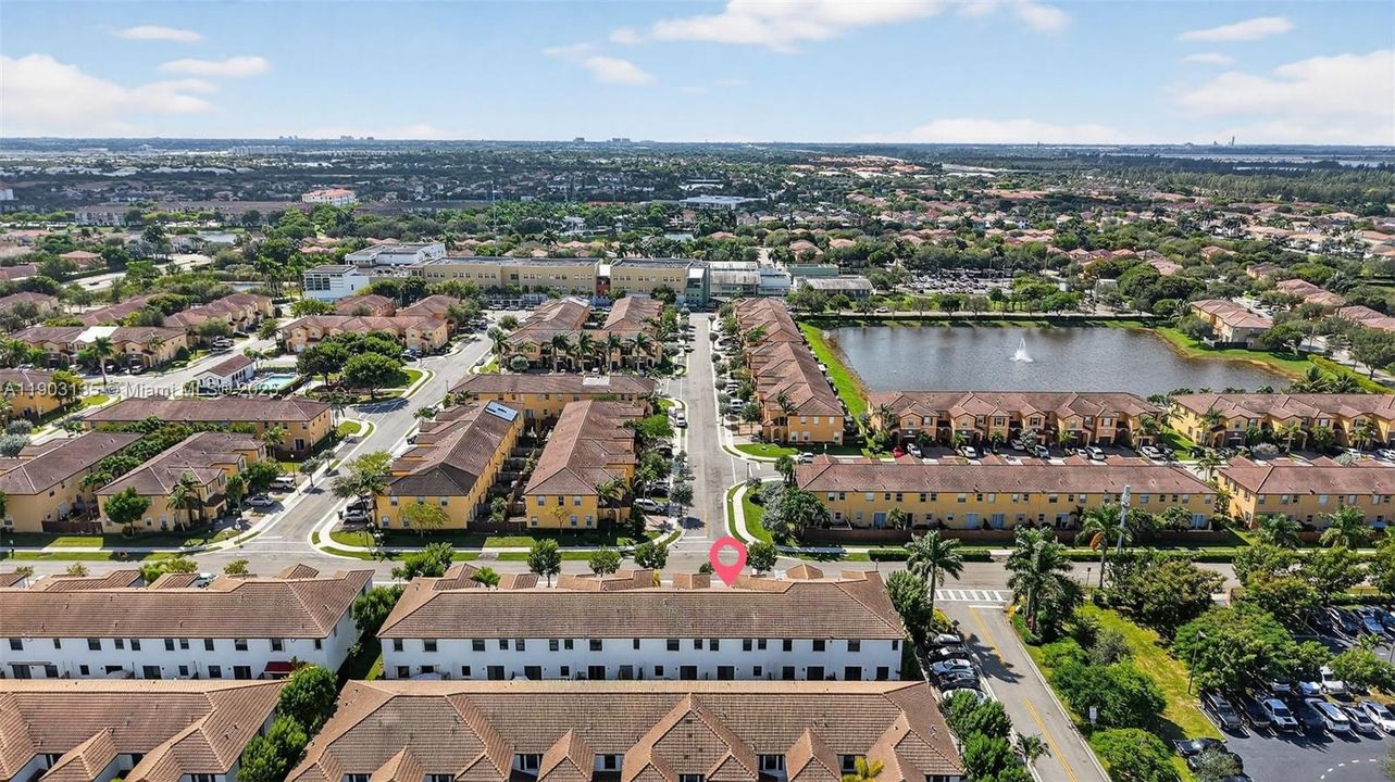 Activo con contrato: $620,000 (3 camas, 2 baños, 1704 Pies cuadrados)