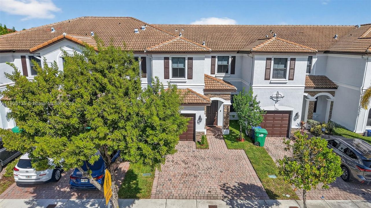 Activo con contrato: $620,000 (3 camas, 2 baños, 1704 Pies cuadrados)