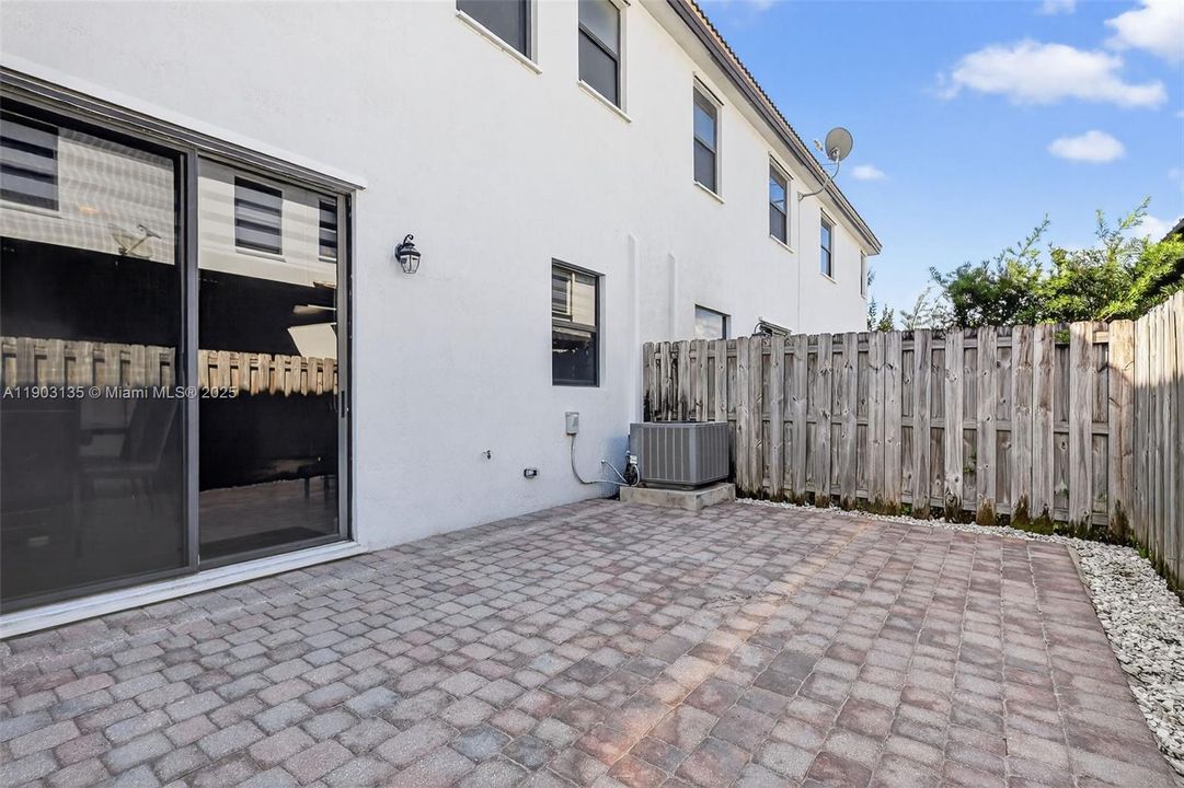 Activo con contrato: $620,000 (3 camas, 2 baños, 1704 Pies cuadrados)