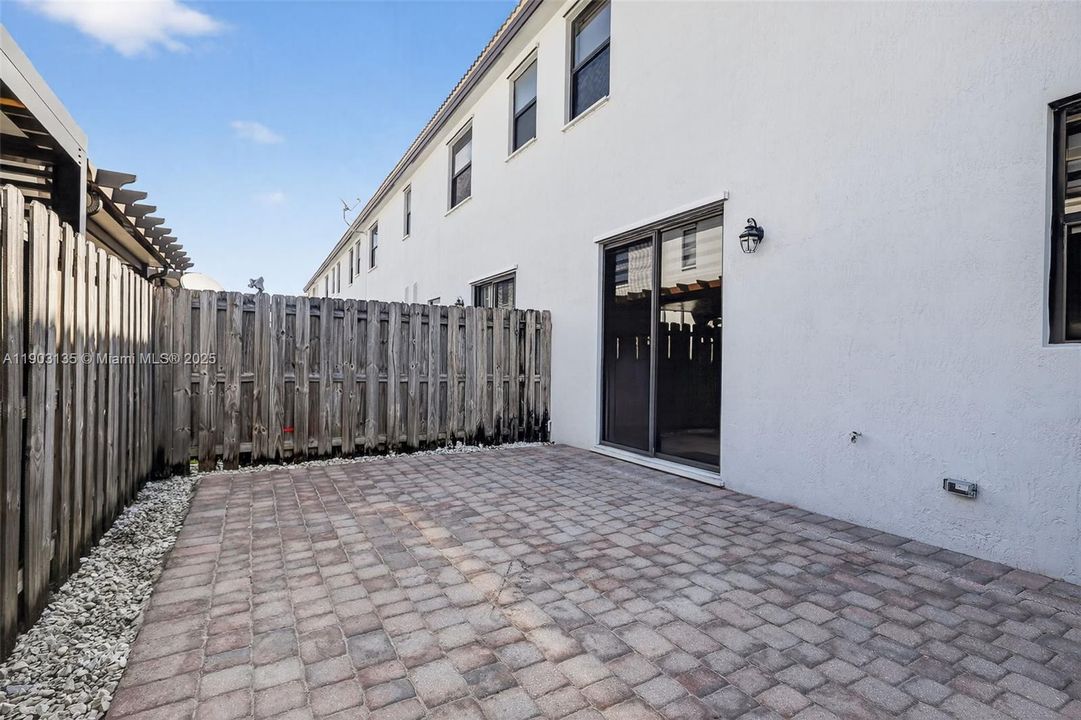 Activo con contrato: $620,000 (3 camas, 2 baños, 1704 Pies cuadrados)