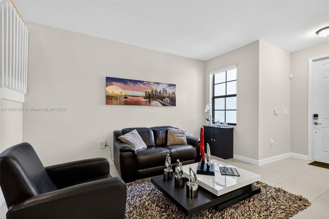 Activo con contrato: $620,000 (3 camas, 2 baños, 1704 Pies cuadrados)