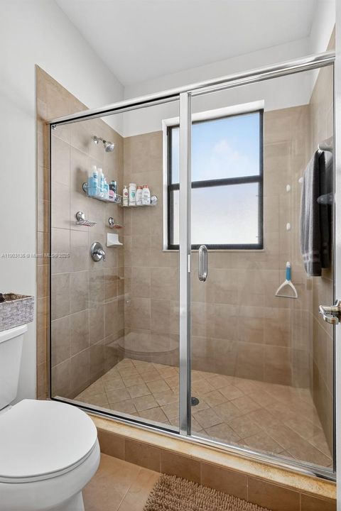 Activo con contrato: $620,000 (3 camas, 2 baños, 1704 Pies cuadrados)