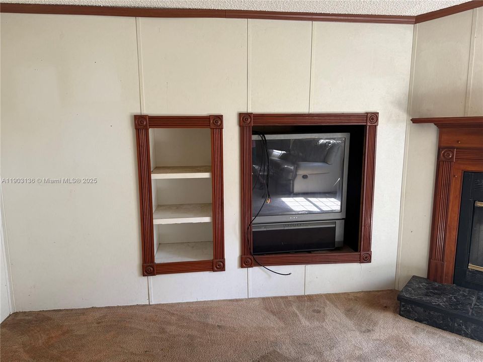 待售: $375,000 (7.42 acres)