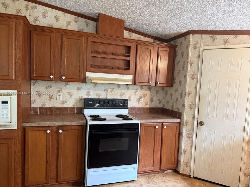 待售: $375,000 (7.42 acres)