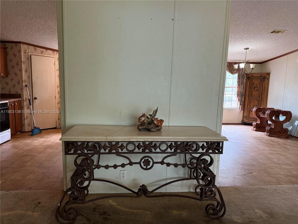 待售: $375,000 (7.42 acres)