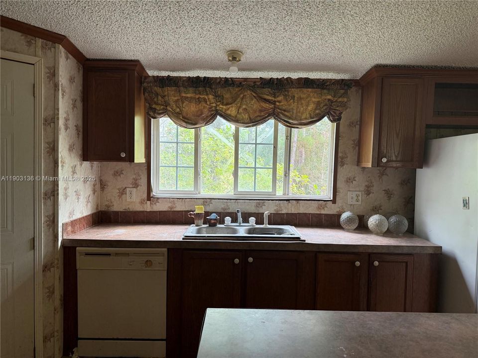 待售: $375,000 (7.42 acres)