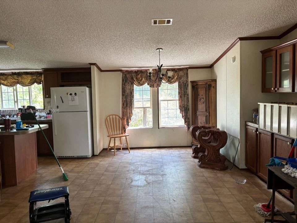 待售: $375,000 (7.42 acres)