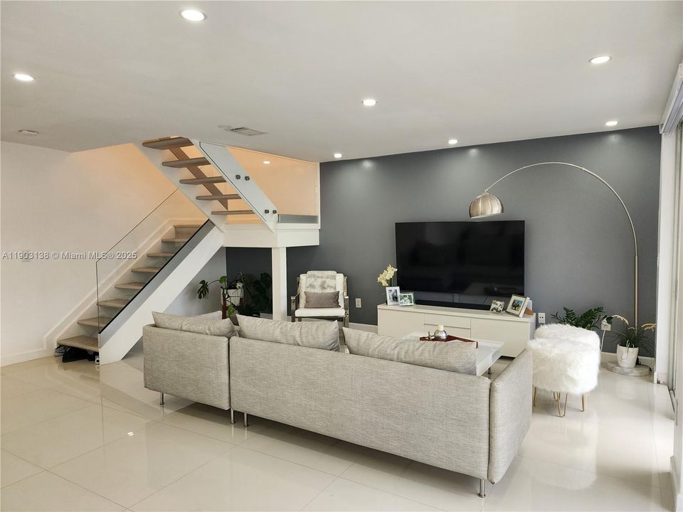 В аренду: $4,500 (4 спален, 3 ванн, 1898 Квадратных фут)