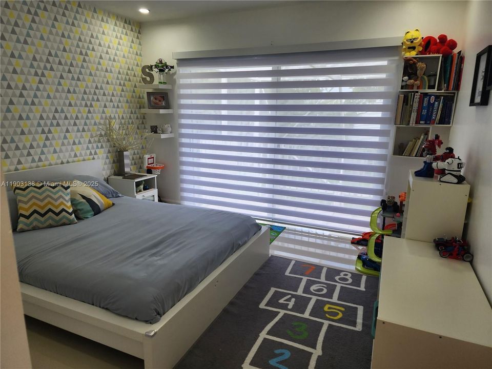 В аренду: $4,500 (4 спален, 3 ванн, 1898 Квадратных фут)