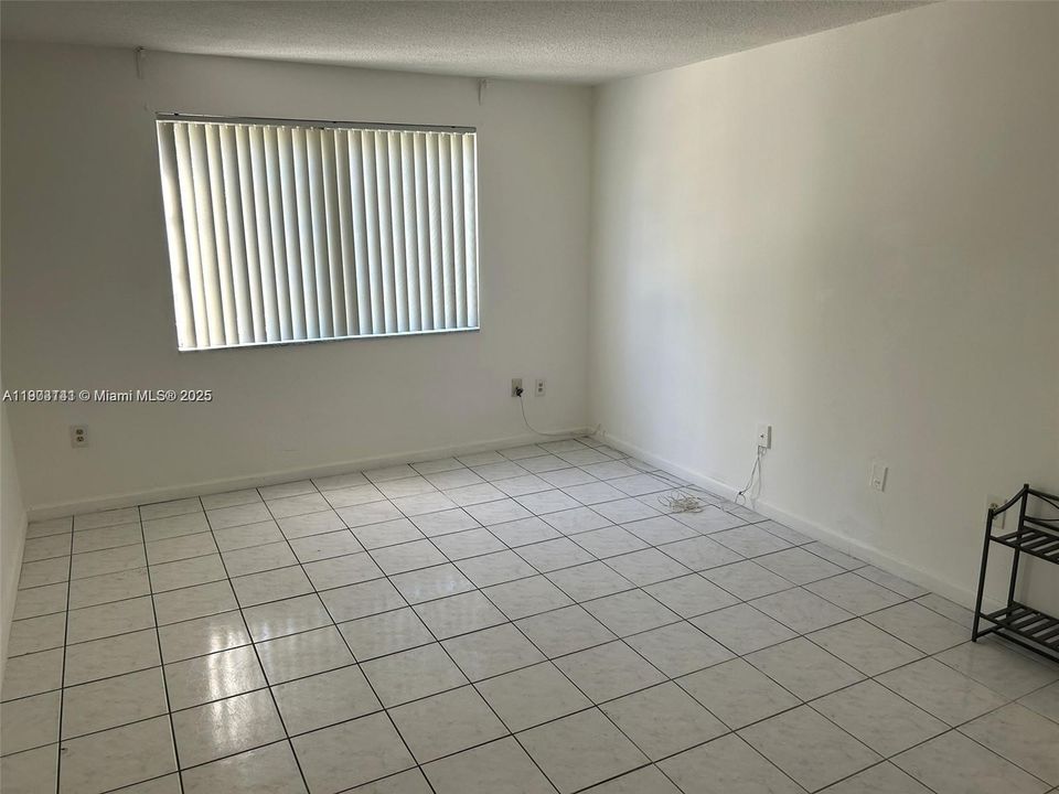 Recientemente alquilado: $1,550 (1 camas, 1 baños, 696 Pies cuadrados)