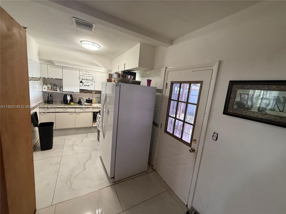 最近售出: $429,900 (3 贝兹, 2 浴室, 950 平方英尺)