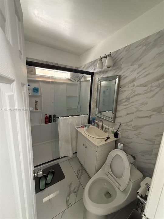 最近售出: $429,900 (3 贝兹, 2 浴室, 950 平方英尺)