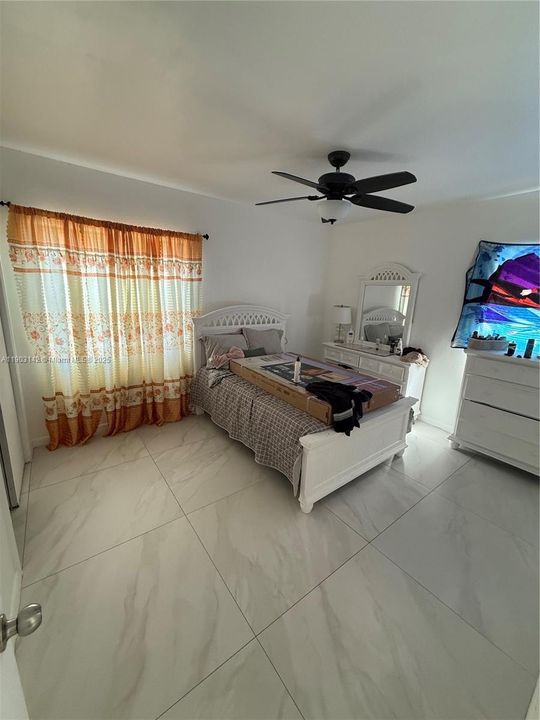 最近售出: $429,900 (3 贝兹, 2 浴室, 950 平方英尺)