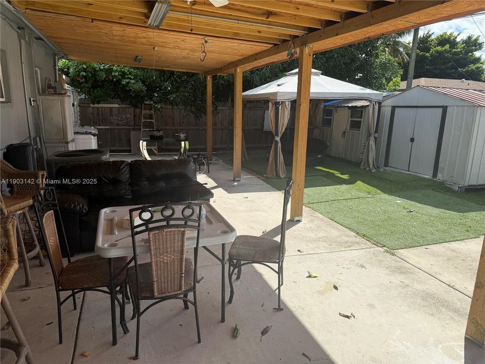 最近售出: $429,900 (3 贝兹, 2 浴室, 950 平方英尺)