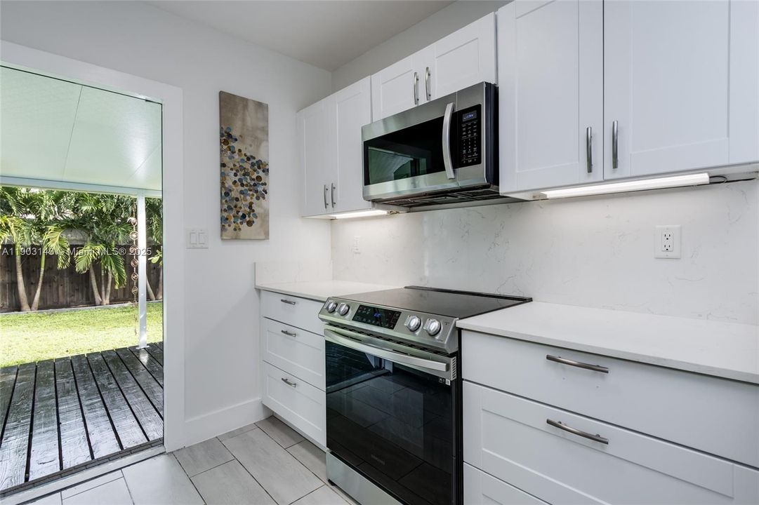 待售: $419,900 (3 贝兹, 1 浴室, 824 平方英尺)