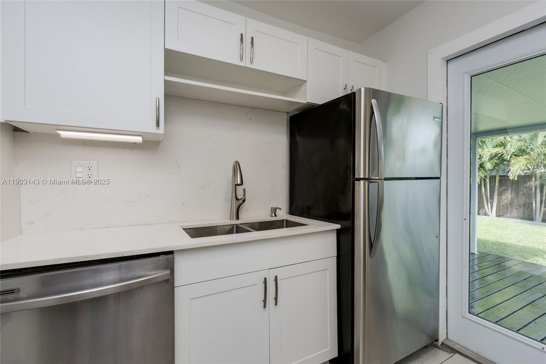 待售: $419,900 (3 贝兹, 1 浴室, 824 平方英尺)