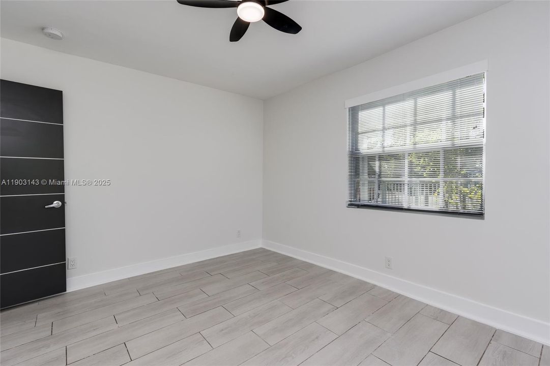 待售: $419,900 (3 贝兹, 1 浴室, 824 平方英尺)