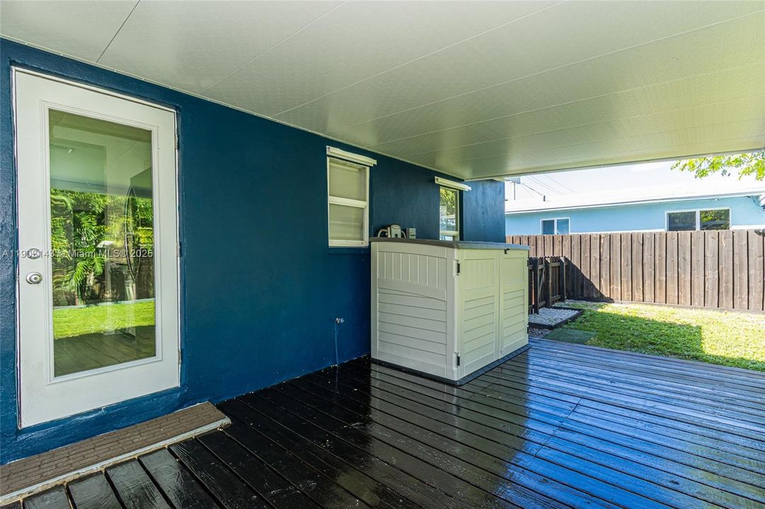 待售: $419,900 (3 贝兹, 1 浴室, 824 平方英尺)