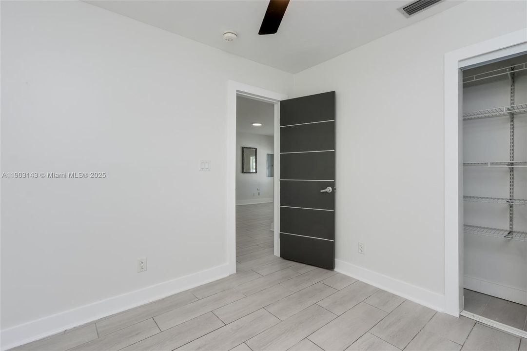 待售: $419,900 (3 贝兹, 1 浴室, 824 平方英尺)