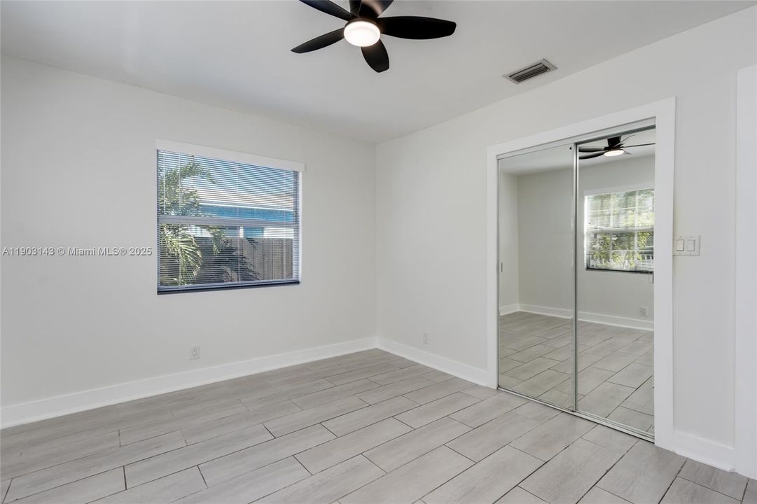 待售: $419,900 (3 贝兹, 1 浴室, 824 平方英尺)