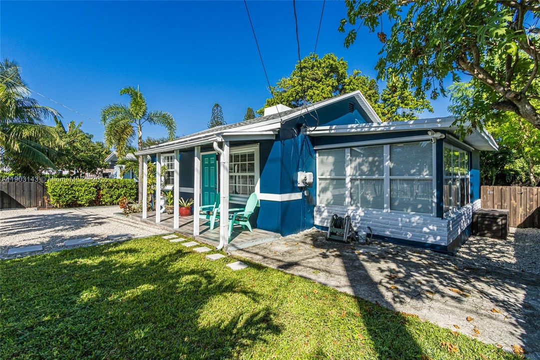 待售: $419,900 (3 贝兹, 1 浴室, 824 平方英尺)