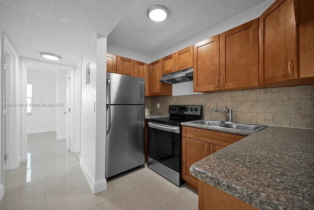 For Rent: $1,825 (2 beds, 1 baths, 827 Square Feet)