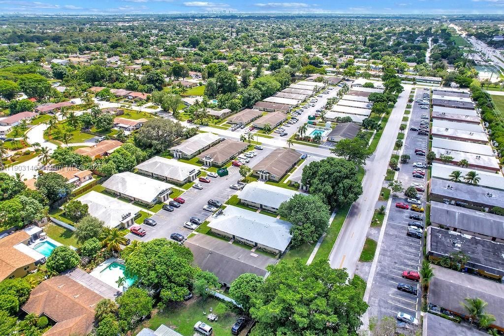 For Rent: $1,825 (2 beds, 1 baths, 827 Square Feet)