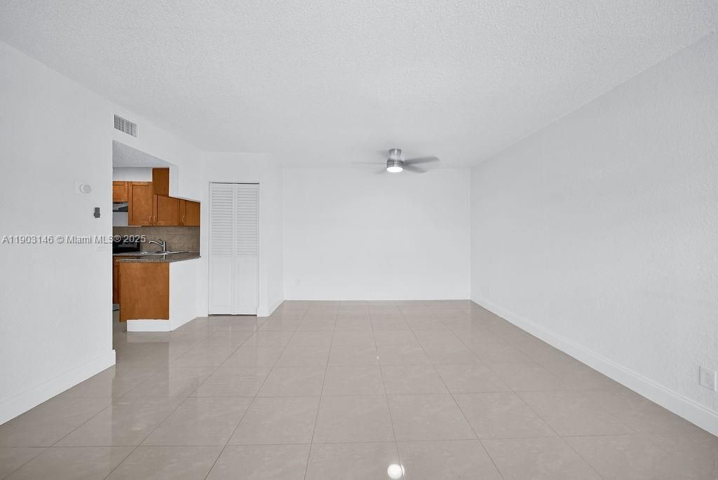 For Rent: $1,825 (2 beds, 1 baths, 827 Square Feet)