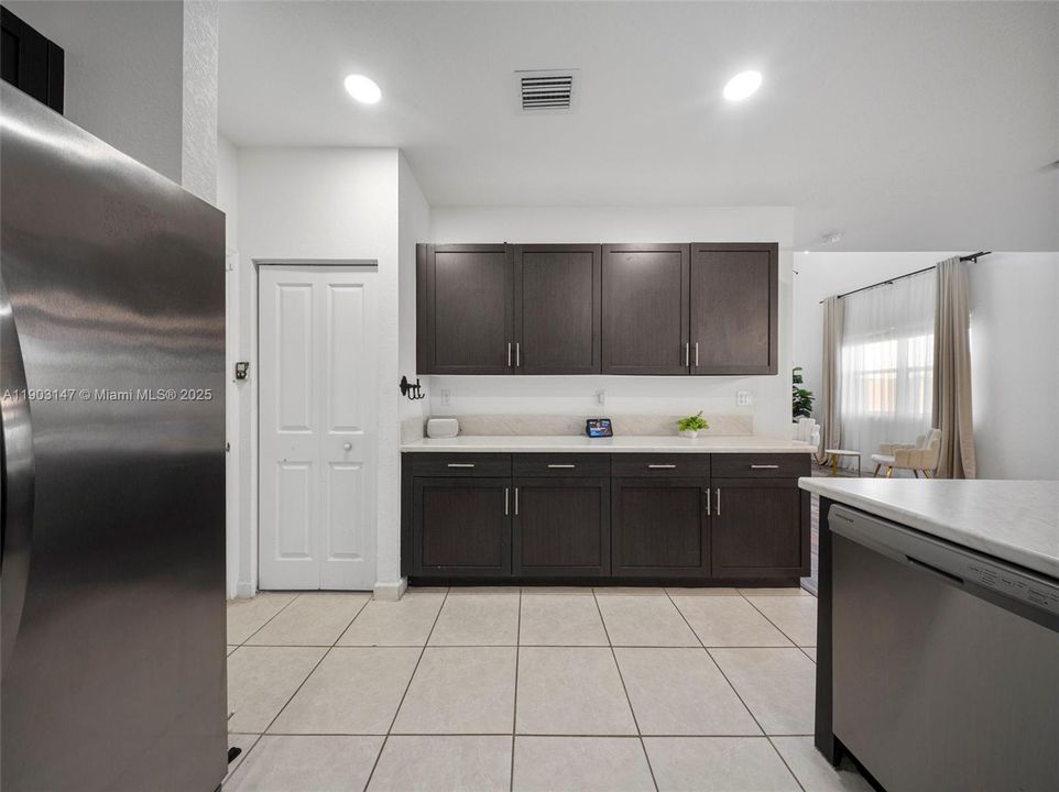 For Rent: $4,200 (3 beds, 2 baths, 2024 Square Feet)