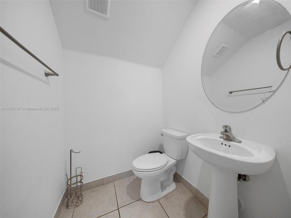 For Rent: $4,200 (3 beds, 2 baths, 2024 Square Feet)