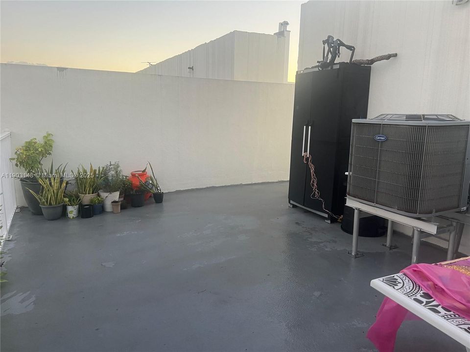 For Sale: $400,000 (4 beds, 3 baths, 1434 Square Feet)