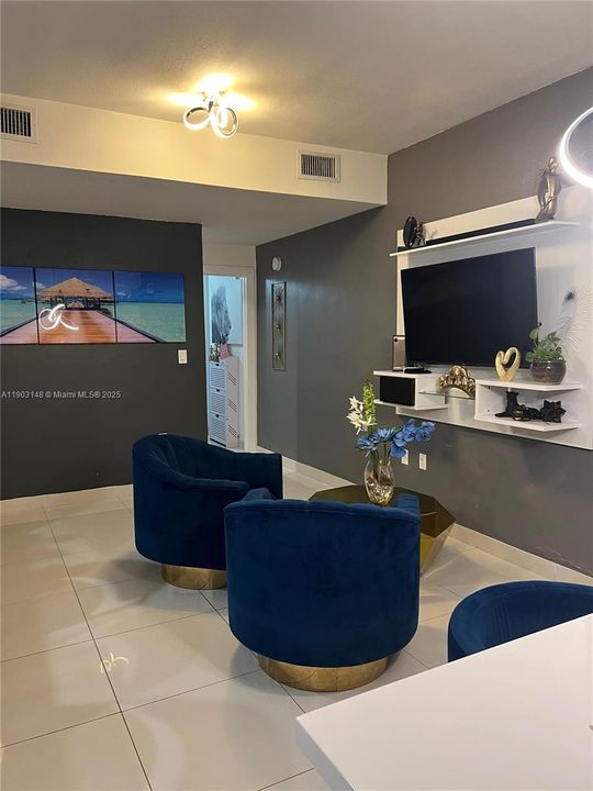 For Sale: $400,000 (4 beds, 3 baths, 1434 Square Feet)